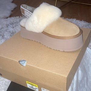 UGG Funkette USA size 9. Never worn, brand new! ✨
